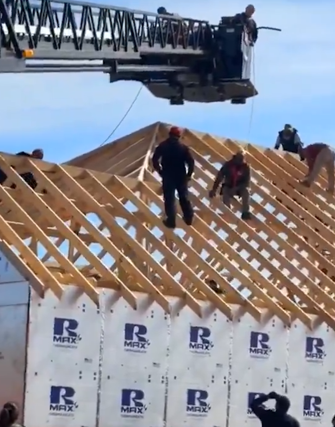 Texas Fire Department Assists ICE in Rooftop Worksite Detentions, Sparking Debate Over Use of Emergency Resources